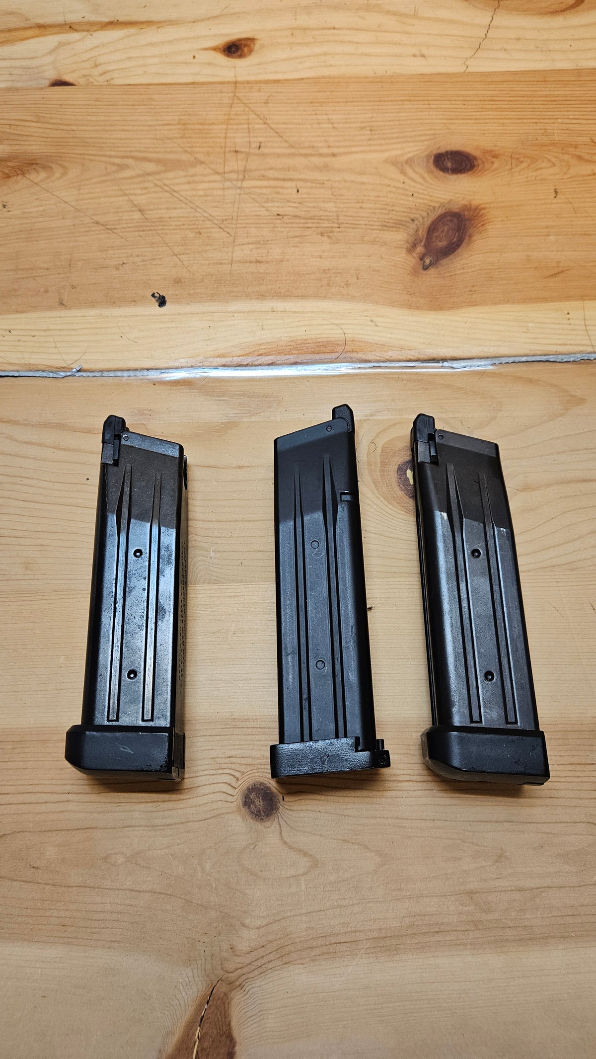 x2 Tokyo Marui 31 Round Magazine for Hi-Capa Gas Blowback Airsoft Pistols x1 Taran tactical baseplate Magazine for Hi-Capa Gas